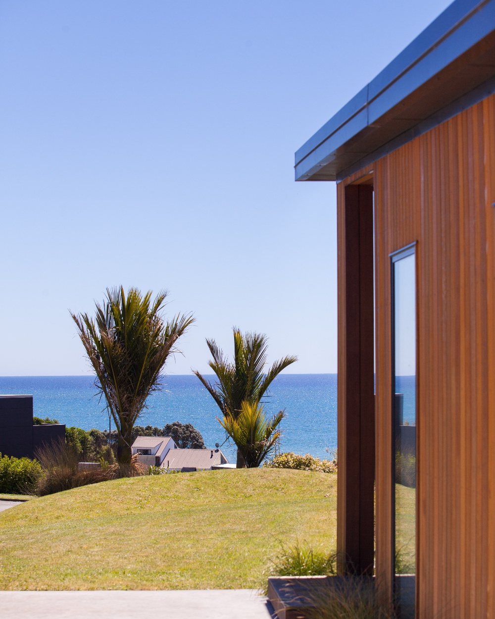 Custom design and build coastal home Ōakura